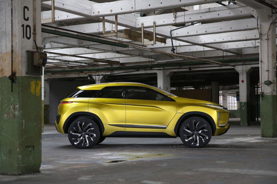  Mitsubishi eX Concept 2015 года  (фото 29 из 33)